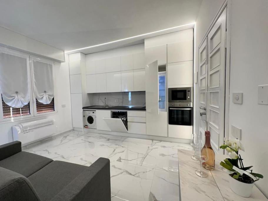 Suite Aurora Luxury In The Center Of Sanremo Exterior photo